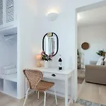 Reana Elegant By Konnect, Lejlighed Mparmpati