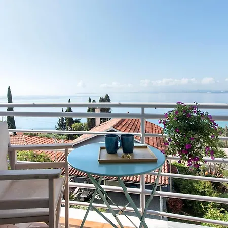 Reana Elegant By Konnect, 公寓 *